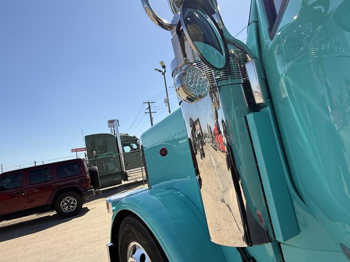 2027 Peterbilt 589-26