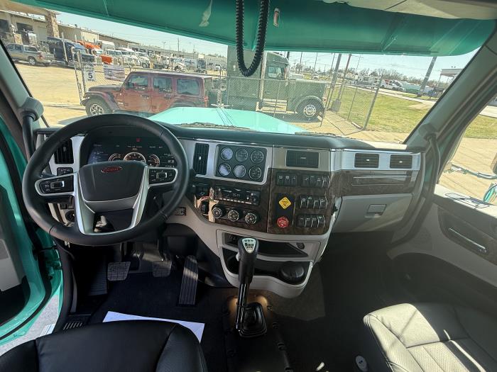 2027 Peterbilt 589-29