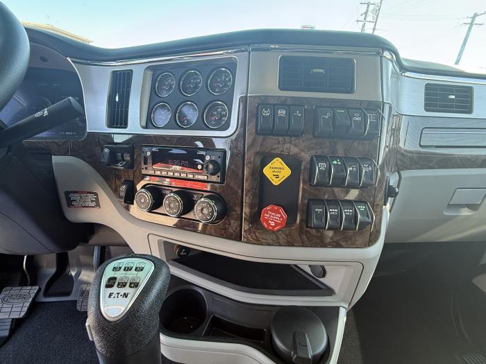 2027 Peterbilt 589-32