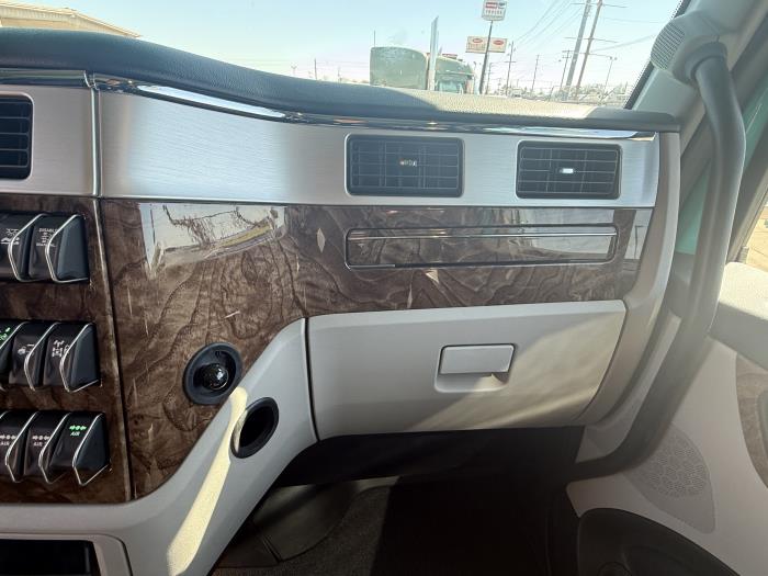 2027 Peterbilt 589-33