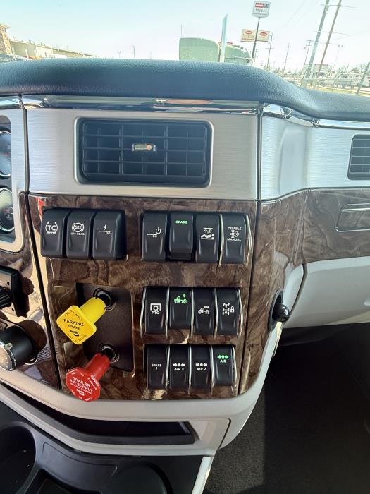 2027 Peterbilt 589-35