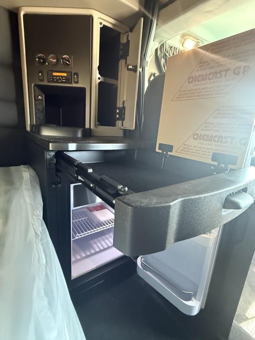 2027 Peterbilt 589-42