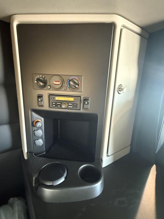 2027 Peterbilt 589-43