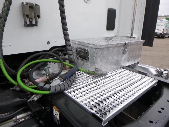 2020 Peterbilt 579-13