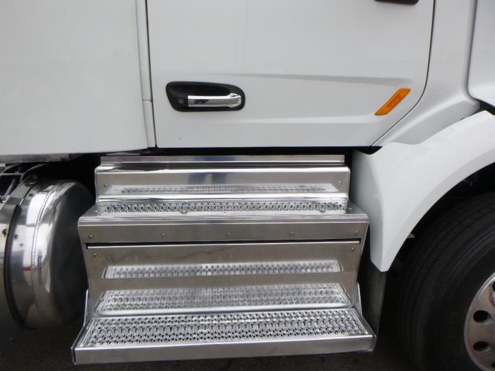 2020 Peterbilt 579-21