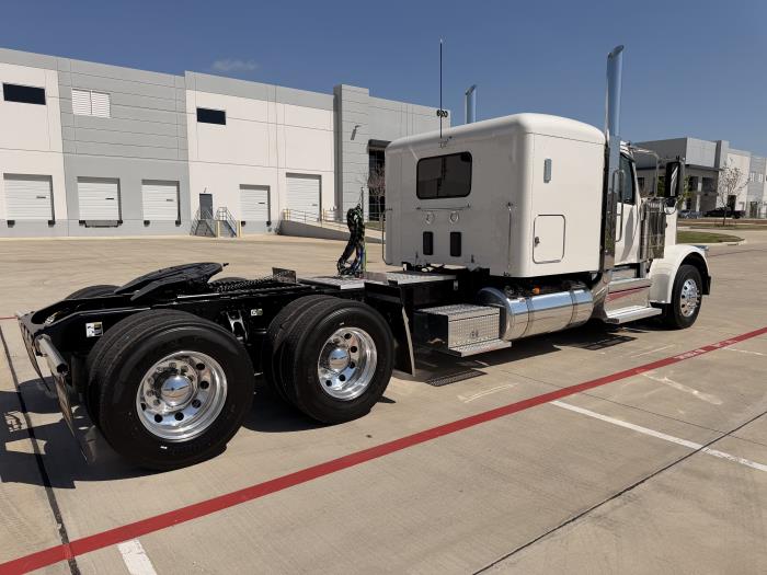 2027 Peterbilt 589-6