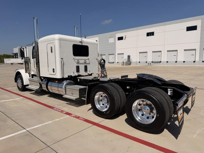 2027 Peterbilt 589-8