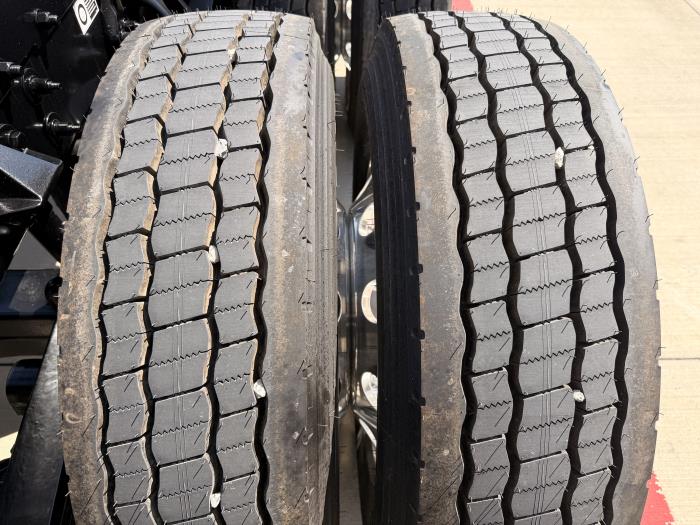 2027 Peterbilt 589-12