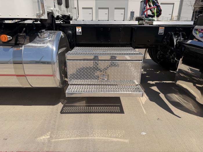 2027 Peterbilt 589-14