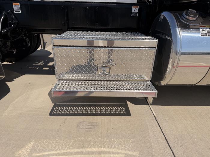 2027 Peterbilt 589-18