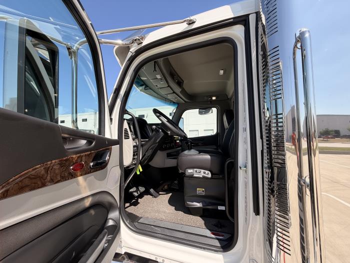 2027 Peterbilt 589-21