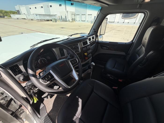 2027 Peterbilt 589-22