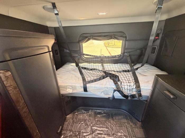 2027 Peterbilt 589-25