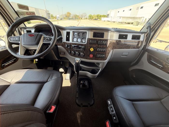 2027 Peterbilt 589-28