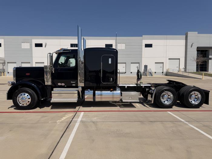 2027 Peterbilt 589-7