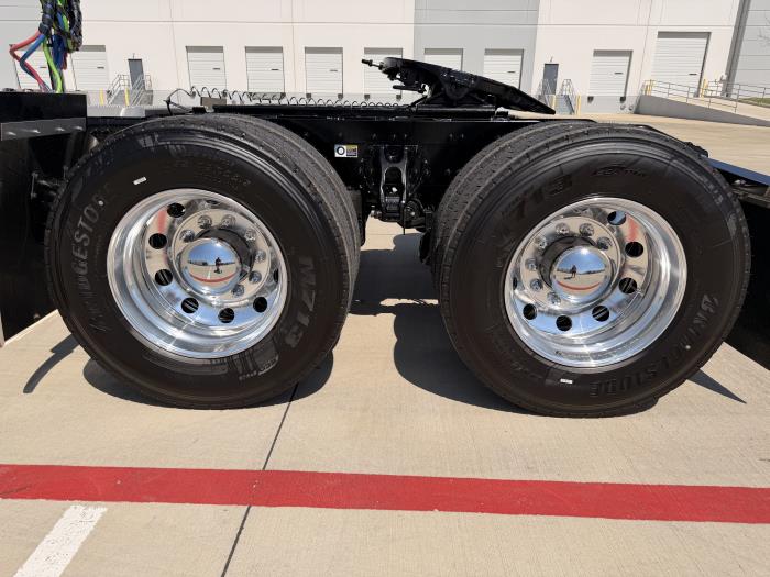 2027 Peterbilt 589-10