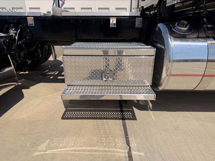 2027 Peterbilt 589-17