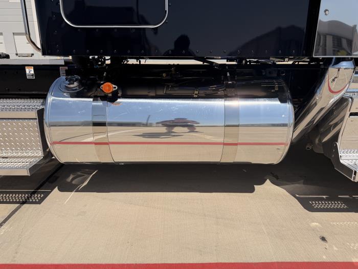 2027 Peterbilt 589-18