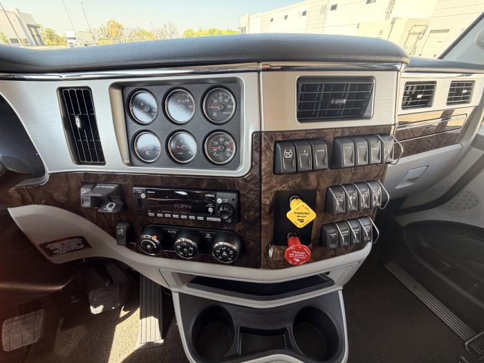 2027 Peterbilt 589-22