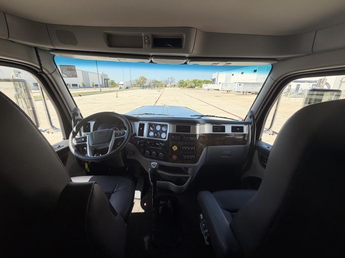 2027 Peterbilt 589-26