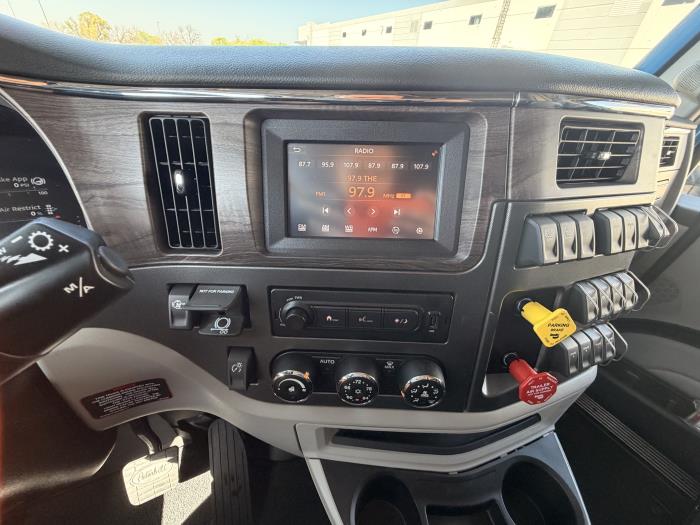 2026 Peterbilt 579-18