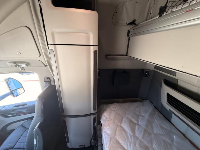 2026 Peterbilt 579-21