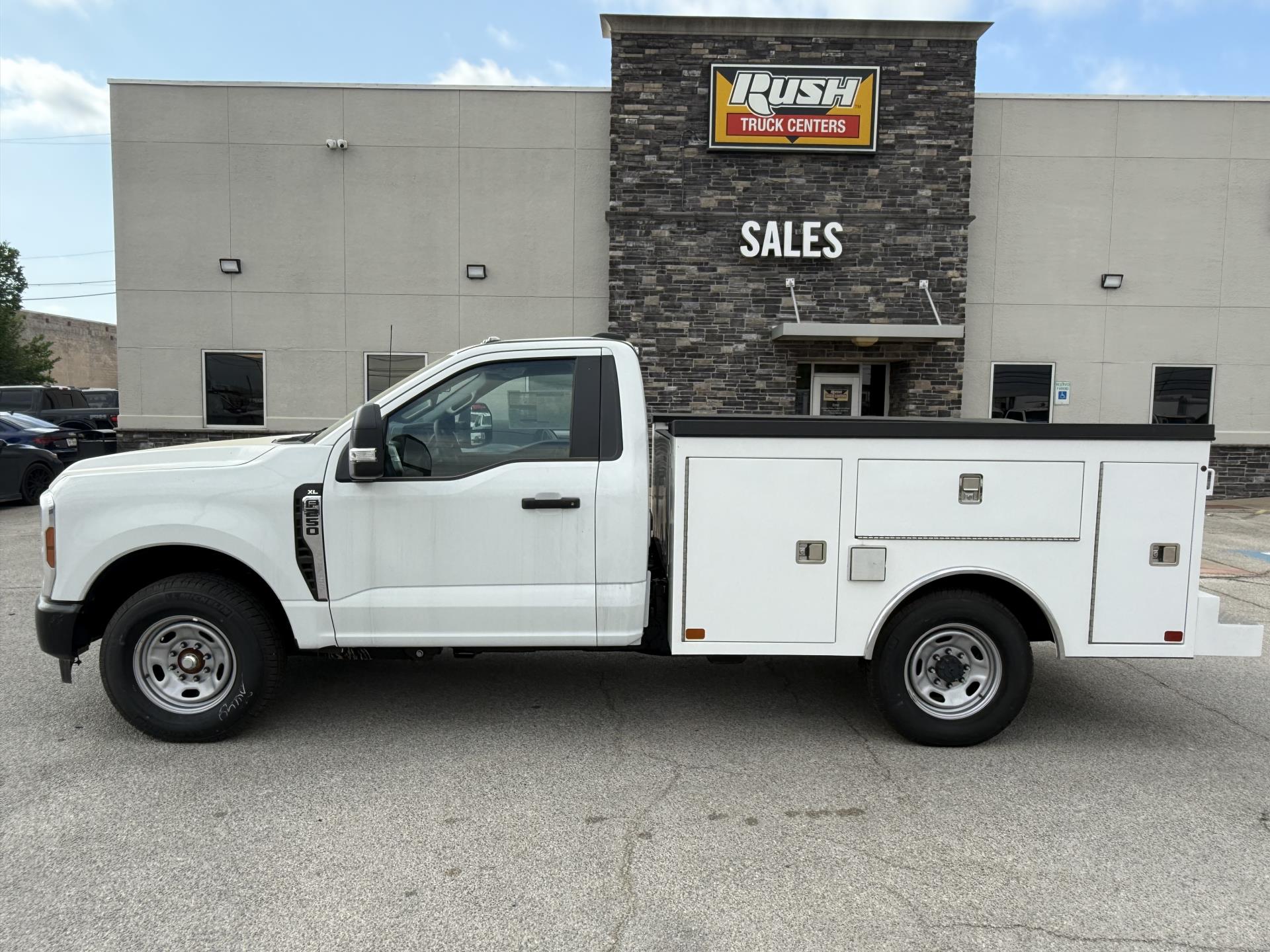 New 2025 Ford F-250 - photo 2