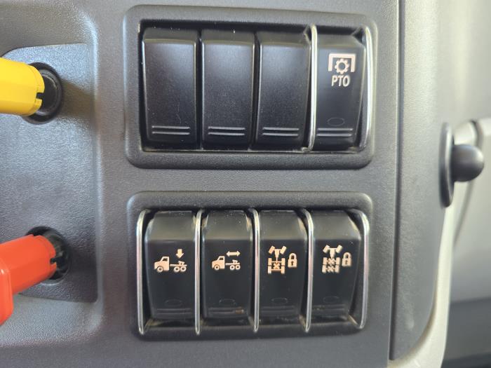 2020 Peterbilt 567-9