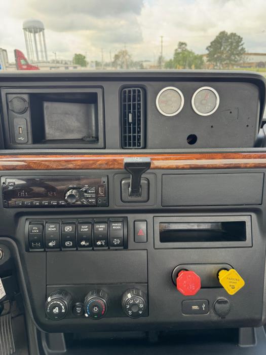 2019 International RH613-14