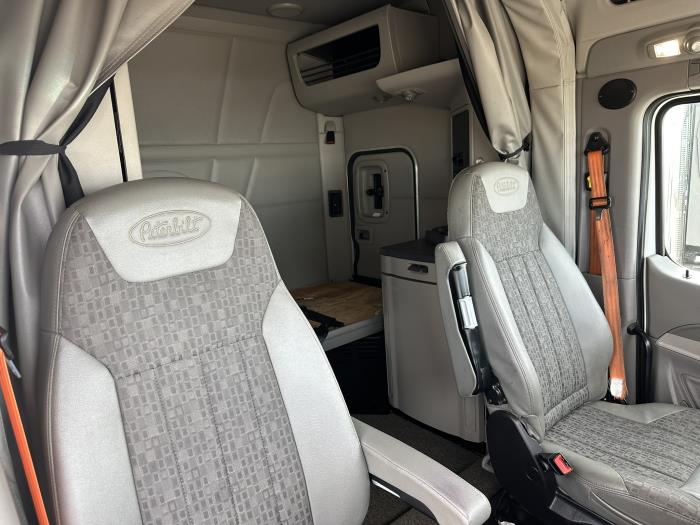 2021 Peterbilt 579-6