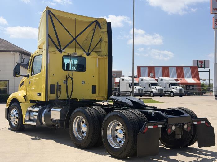 2022 Peterbilt 579-8