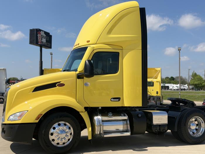 2022 Peterbilt 579-10