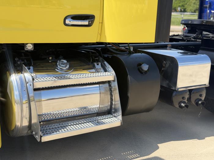 2022 Peterbilt 579-12