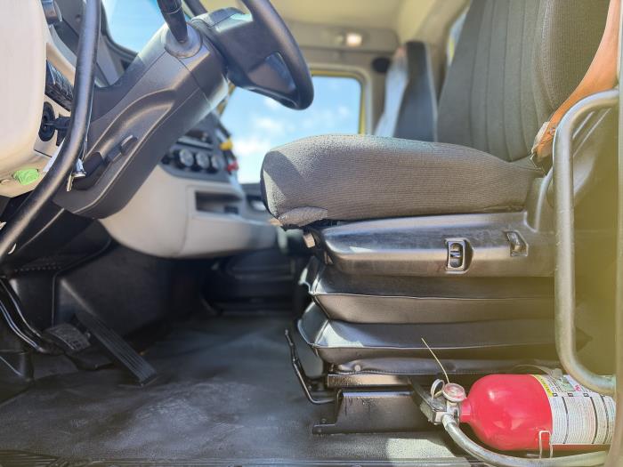 2022 Peterbilt 579-23