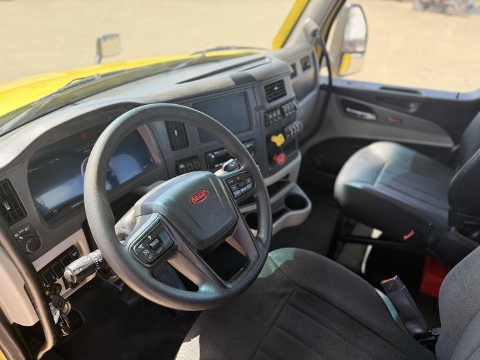 2022 Peterbilt 579-25