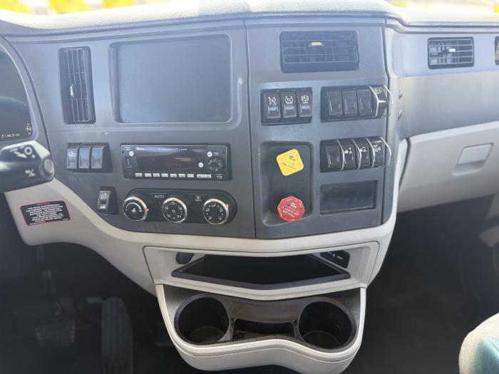 2022 Peterbilt 579-27
