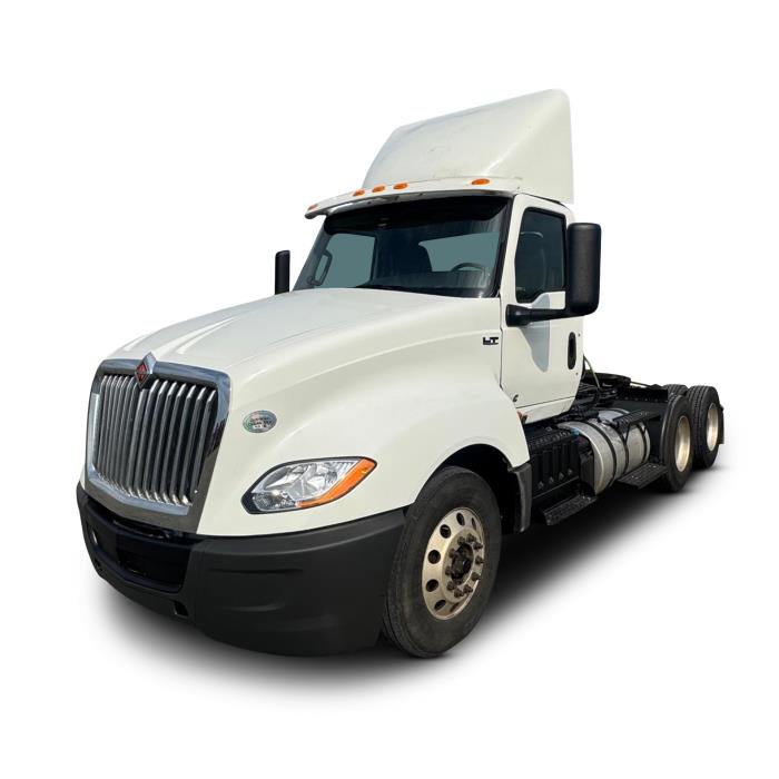 2021 International LT - image 2