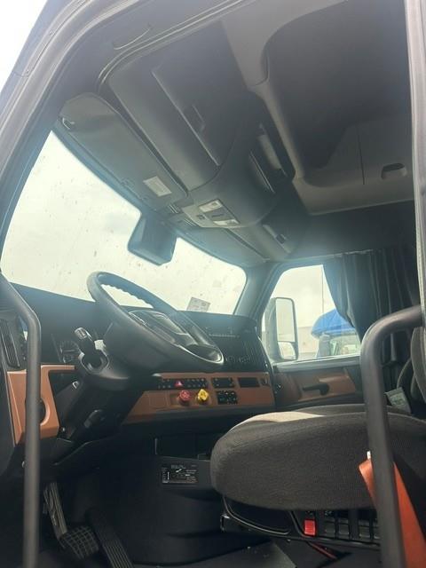 2022 Freightliner Cascadia-3