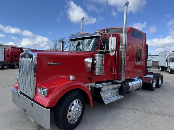 2022 Kenworth W900L-0