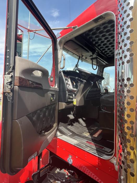 2022 Kenworth W900L-4