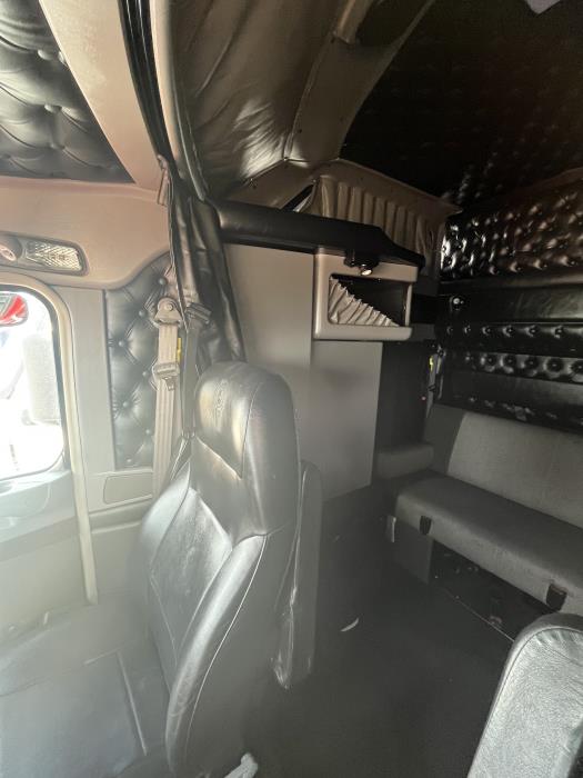 2022 Kenworth W900L-6