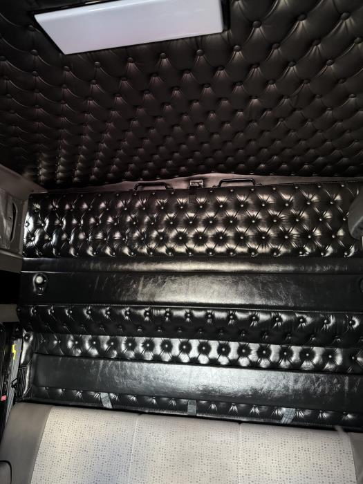 2022 Kenworth W900L-11