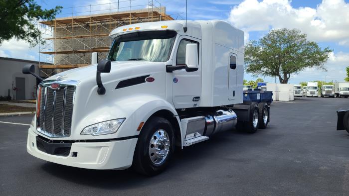 2022 Peterbilt 579-0