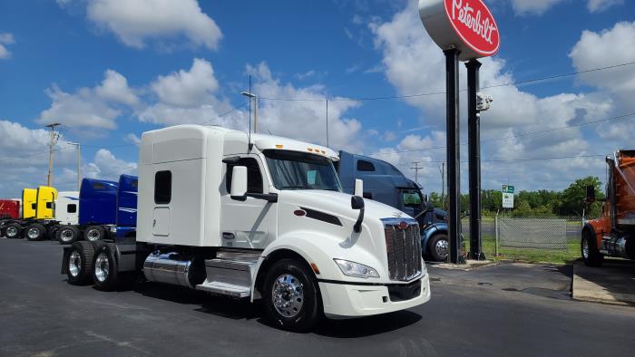 2022 Peterbilt 579-8