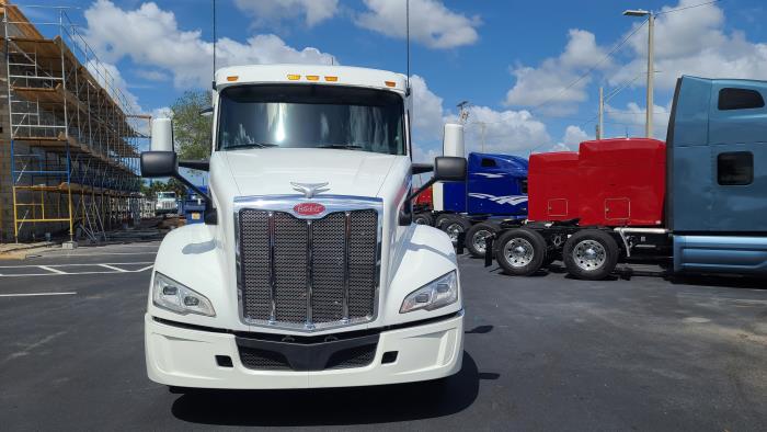 2022 Peterbilt 579-9