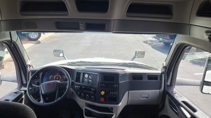 2022 Peterbilt 579-15