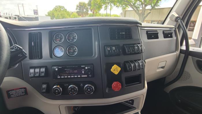 2022 Peterbilt 579-20