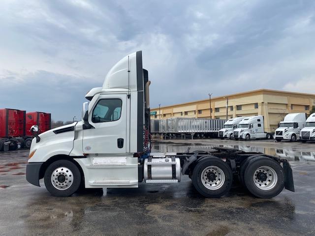 2021 Freightliner Cascadia-1