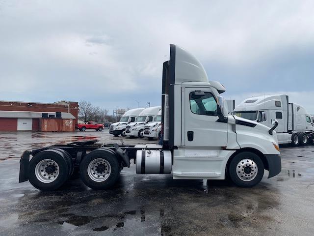 2021 Freightliner Cascadia-3