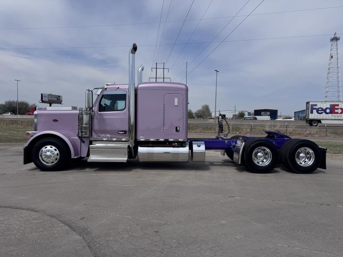 2027 Peterbilt 589-2